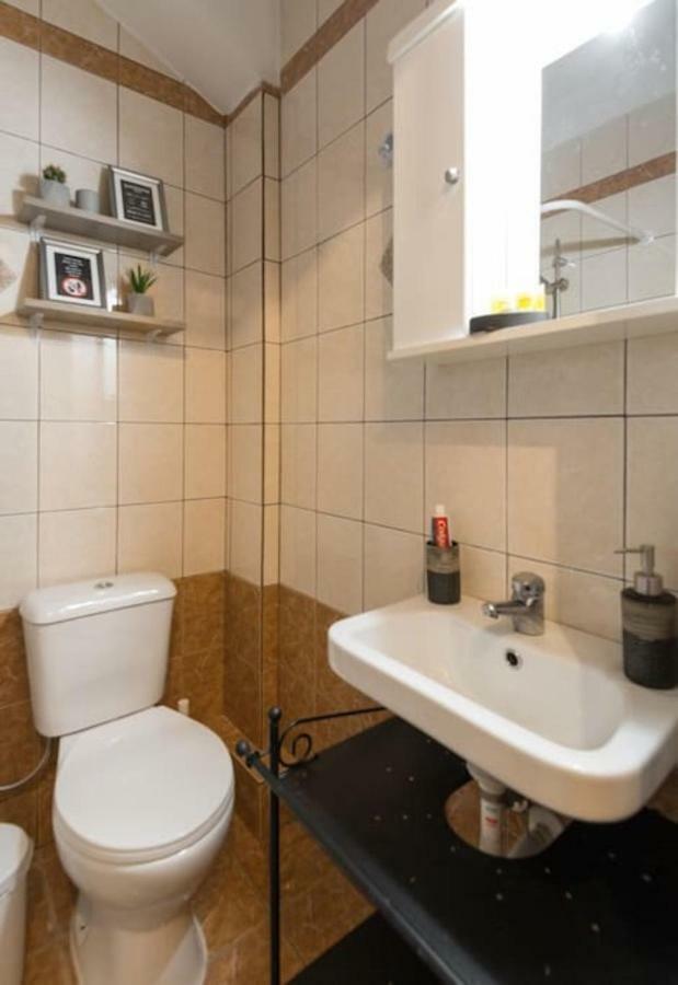 Central Studio! Fiber Wifi, Ac, Private, Self Check-In! Thessaloniki Exterior photo