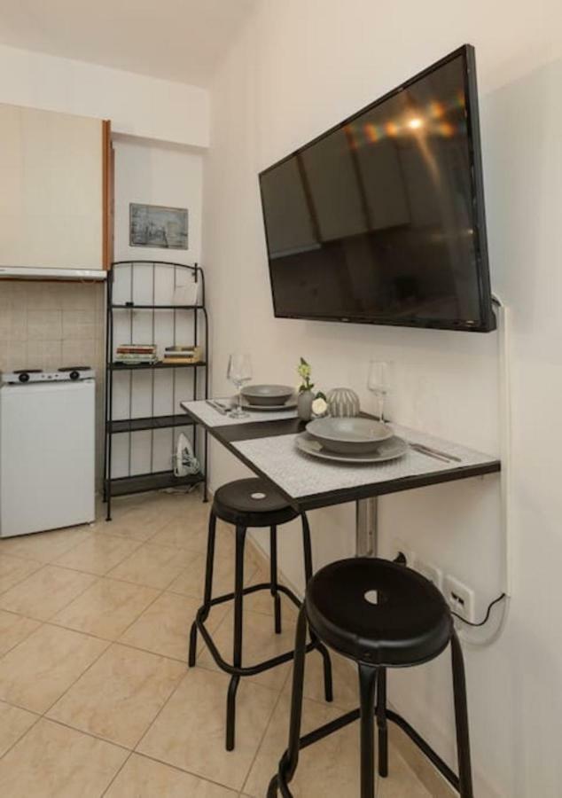 Central Studio! Fiber Wifi, Ac, Private, Self Check-In! Thessaloniki Exterior photo